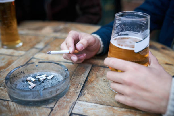 You are currently viewing Why Smokers Feel More Thirsty: The Science Behind Nicotine and Fluid Loss
