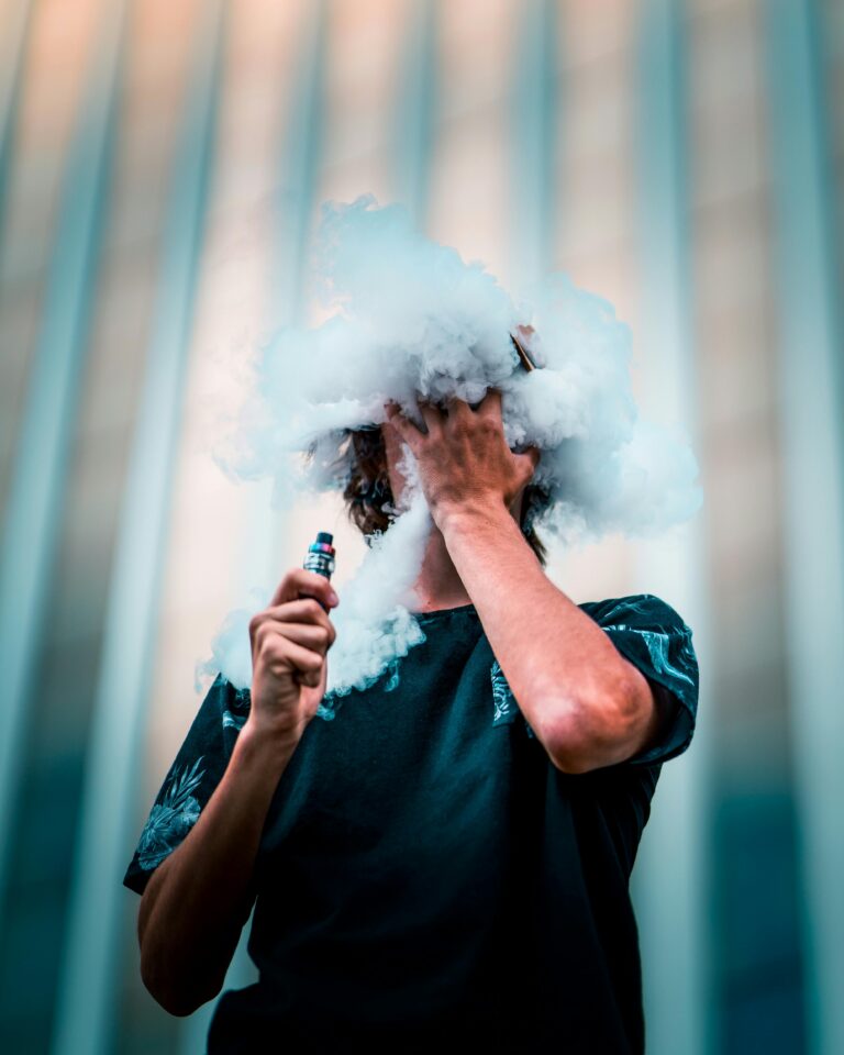 Read more about the article Debate Over Vaping vs Cigarettes in Toronto: What Consumers Need to Know