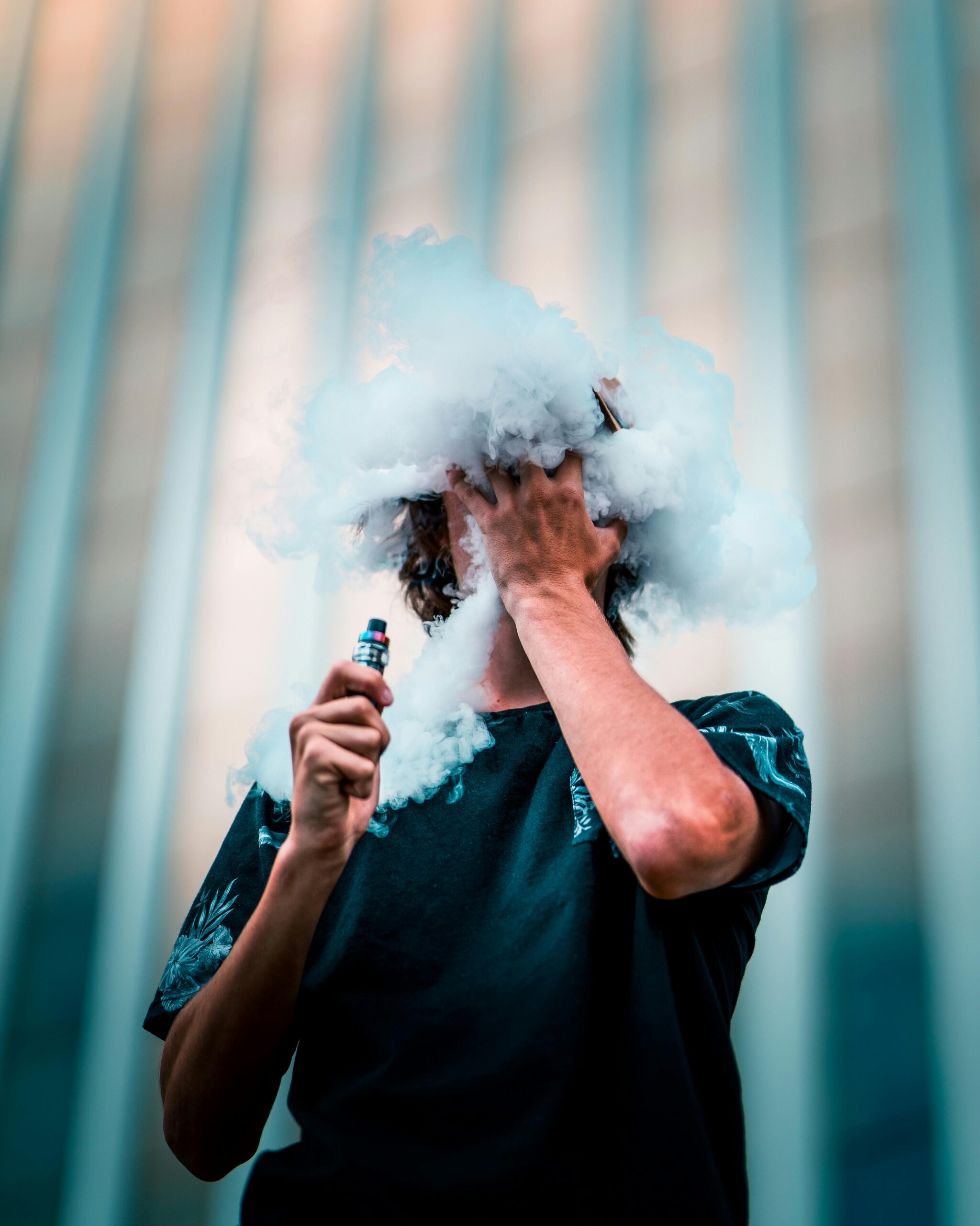 Read more about the article Debate Over Vaping vs Cigarettes in Toronto: What Consumers Need to Know